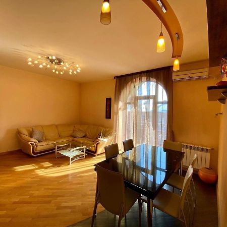 City Center Cute Flat 3 Rooms Yerevan Ngoại thất bức ảnh