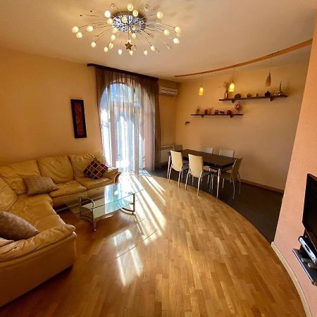 City Center Cute Flat 3 Rooms Yerevan Ngoại thất bức ảnh