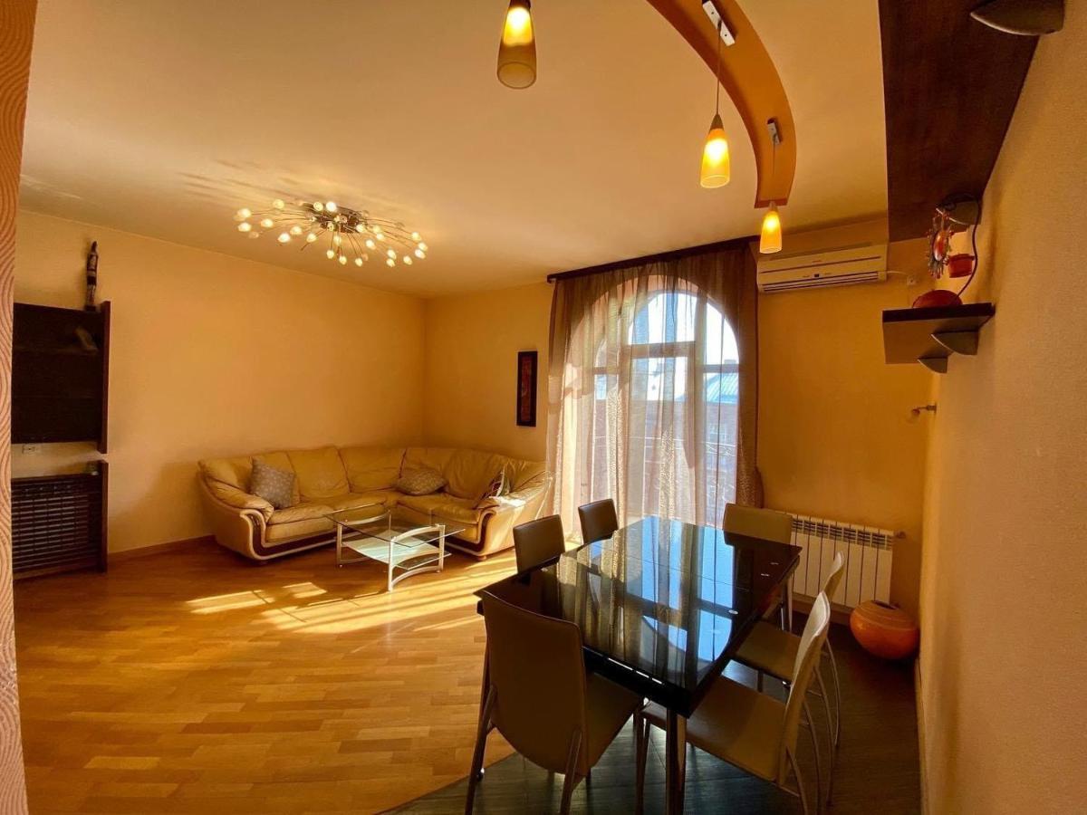 City Center Cute Flat 3 Rooms Yerevan Ngoại thất bức ảnh